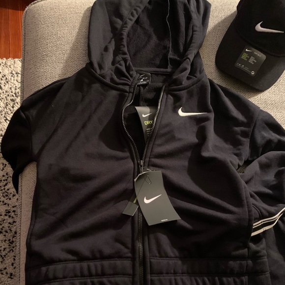 Nike Dry. Made with Dri Fit Technology. Each item was purchased separately. New. - Picture 4 of 10